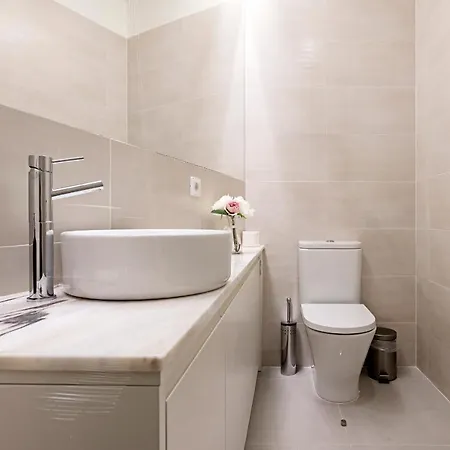 Turquoise Flat W Ac & Balcony By Lovelystay * Oporto