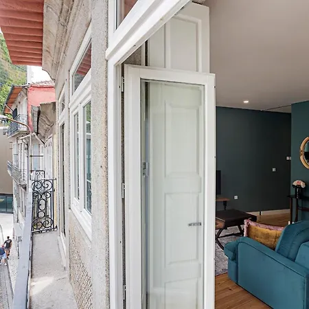 Turquoise Flat W Ac & Balcony By Lovelystay Порту