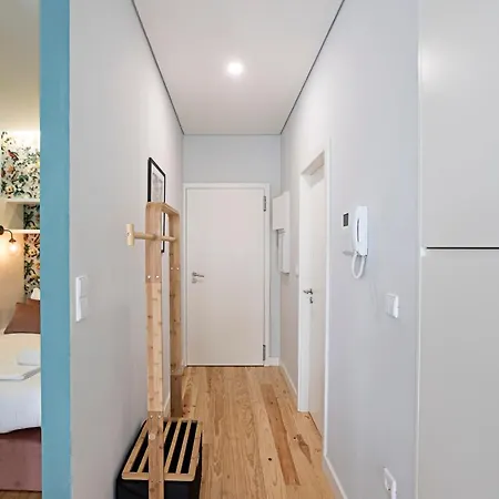 Turquoise Flat W Ac & Balcony By Lovelystay