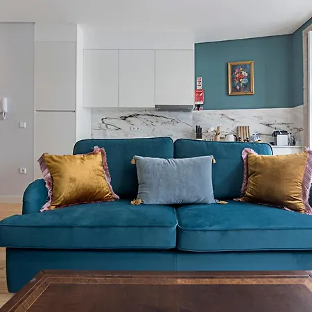 Turquoise Flat W Ac & Balcony By Lovelystay *