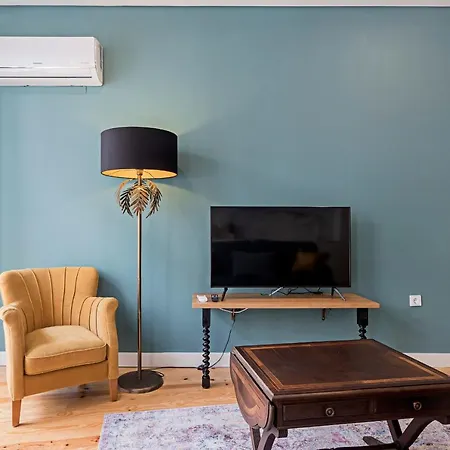 Turquoise Flat W Ac & Balcony By Lovelystay Порту