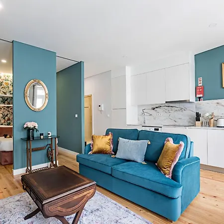 Turquoise Flat W Ac & Balcony By Lovelystay