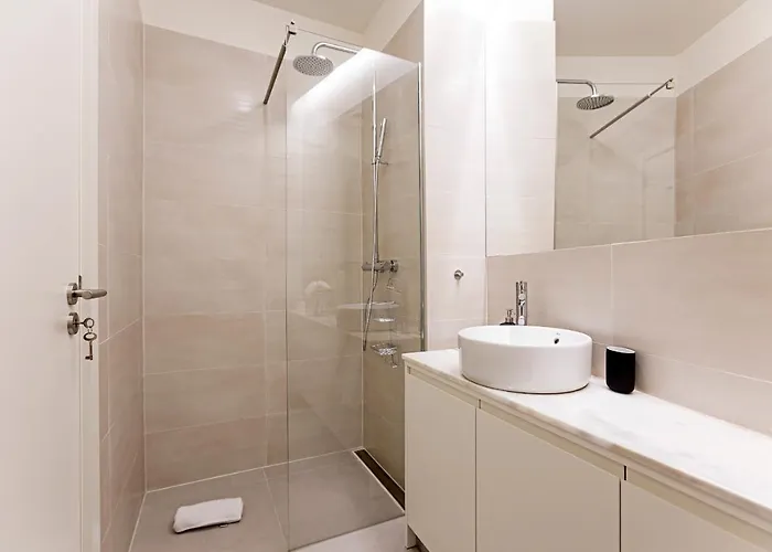 Turquoise Flat W Ac & Balcony By Lovelystay Apartment *