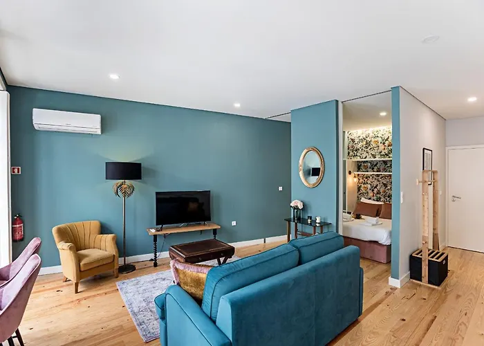 Appartement Turquoise Flat W Ac & Balcony By Lovelystay