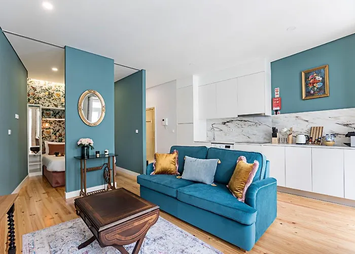 Turquoise Flat W Ac & Balcony By Lovelystay