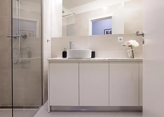 Turquoise Flat W Ac & Balcony By Lovelystay Appartement Oporto