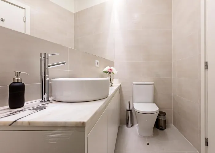 Turquoise Flat W Ac & Balcony By Lovelystay * Oporto