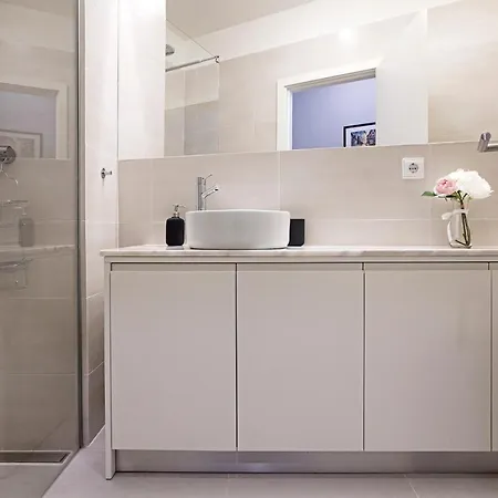 Turquoise Flat W Ac & Balcony By Lovelystay Appartamento Oporto