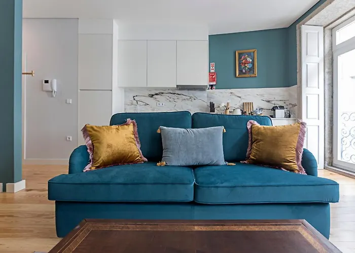 Turquoise Flat W Ac & Balcony By Lovelystay *